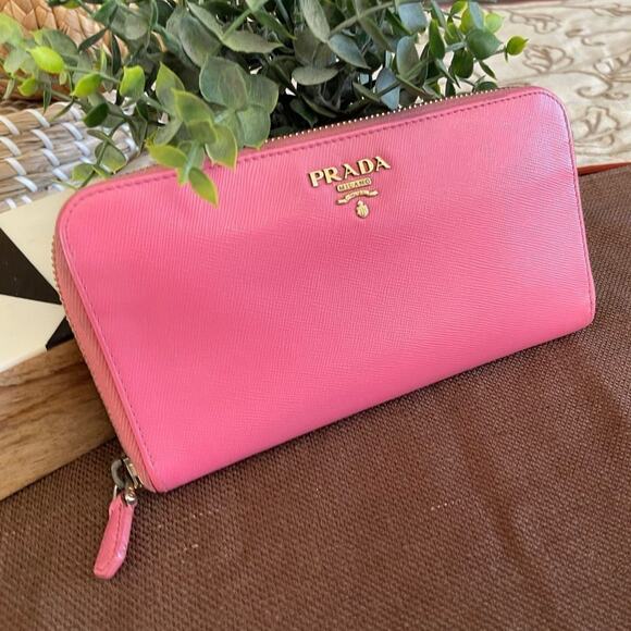 Prada Pink saffiano leather zippy wallet - Picture 1 of 16